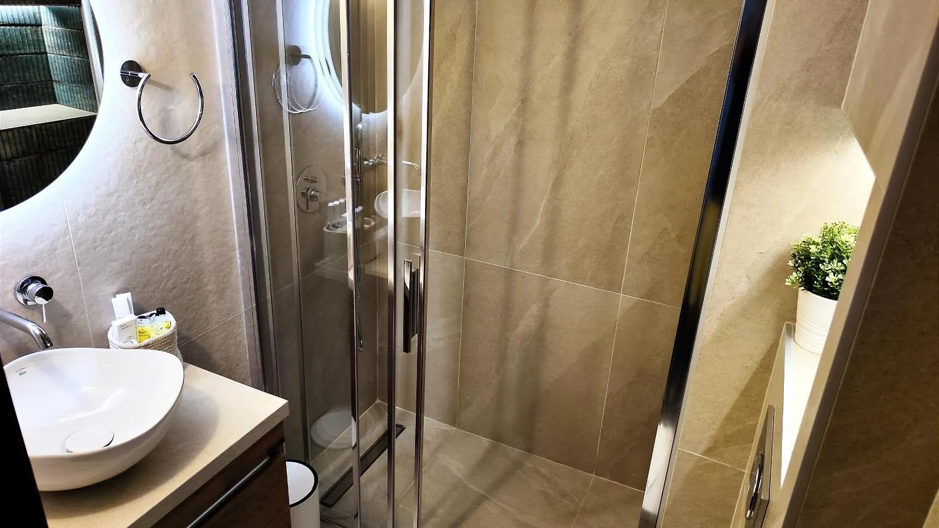 Kochyli Apartment Kalandra